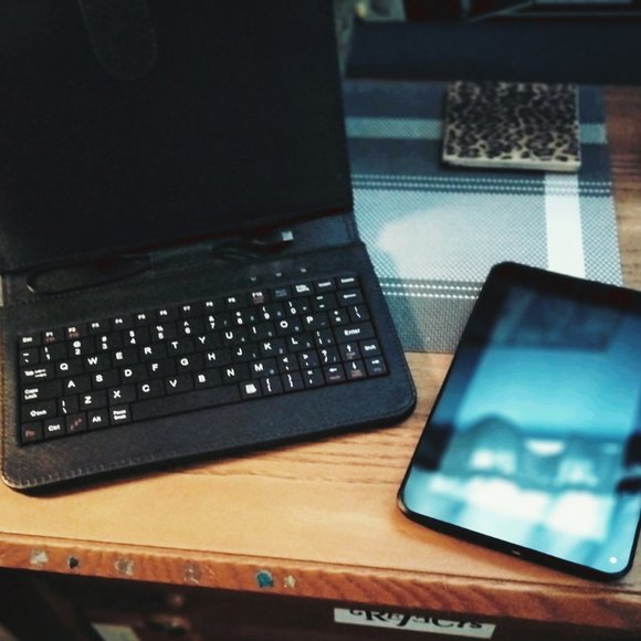 PROSCAN tablet with case and physical keyboard - Picture 5 of 5